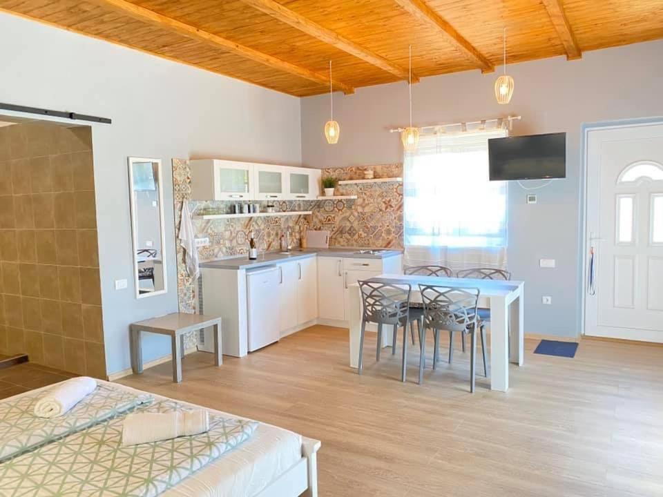 Julia Apartment *